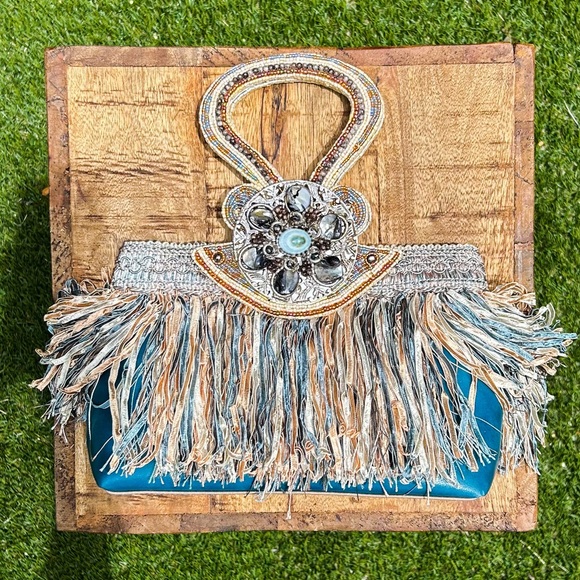 🩵 Mary Frances embellished evening bag. Luxe with beading, shells & silk fringe - Picture 4 of 10